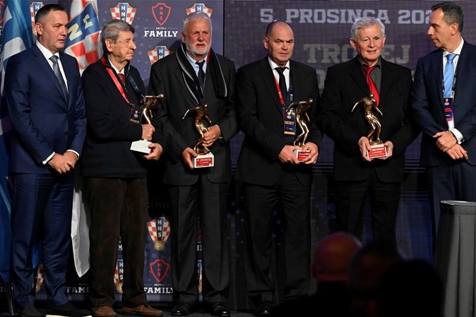 Zlatko Nakić treći s lijeva